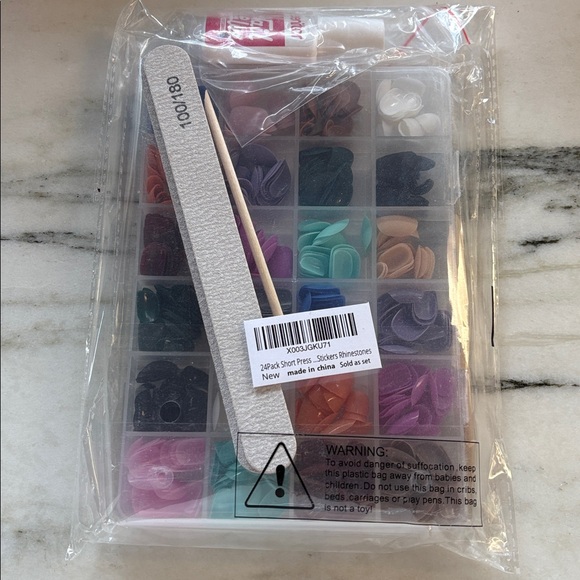 Press on nail kit NIB 24 pack complete with glue, files, rhinestones, stickers - Picture 4 of 5